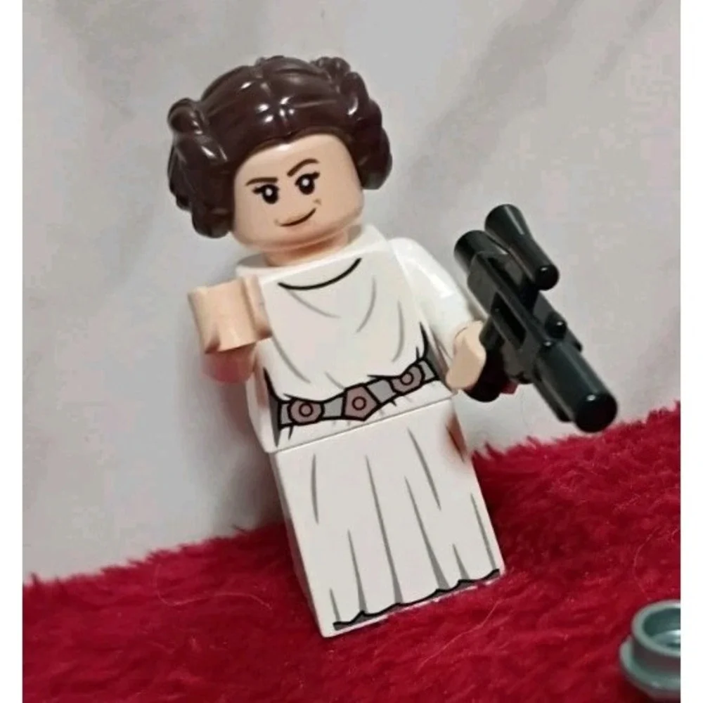 LEGO Star Wars Princess Leia Minifigure White Gown Blaster sw0504 A New Hope
